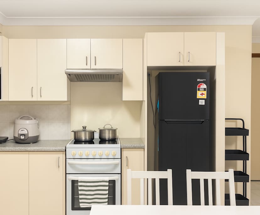 $230, Share-house, 6 bathrooms, Green Valley NSW 2168