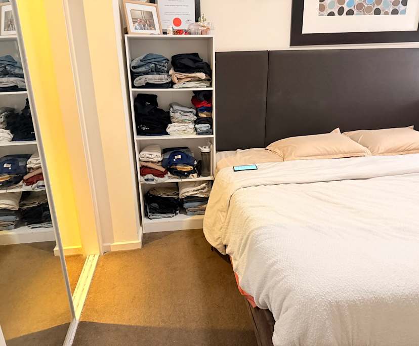 Furnished room with ensuite in a flatshare