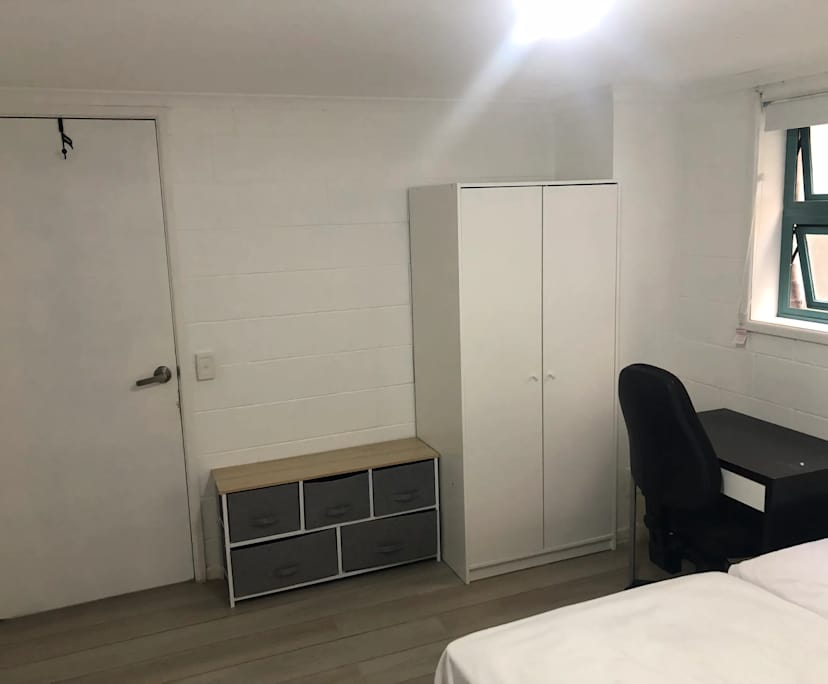 $350, Share-house, 6 bathrooms, Spring Hill QLD 4000