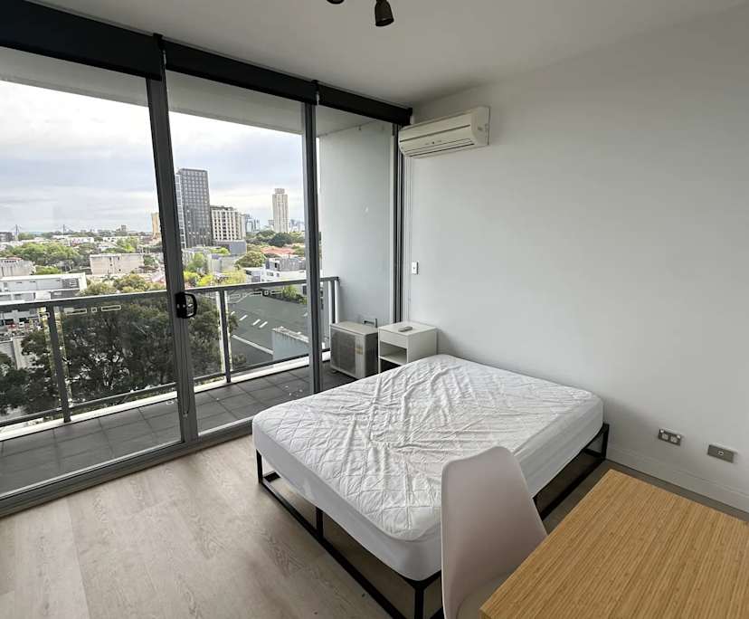 Furnished room in a flatshare