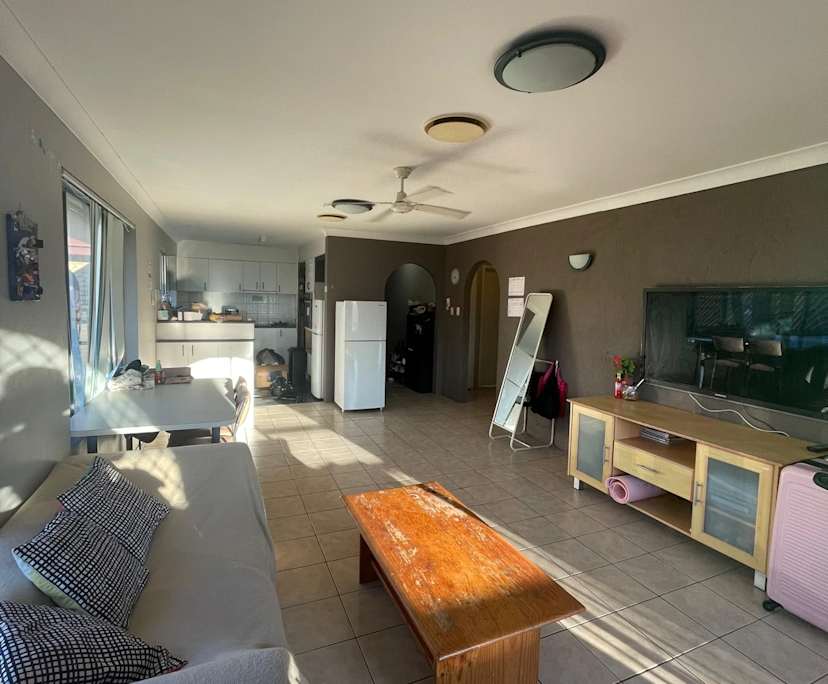 $200, Student-accommodation, 1 bathroom, Surfers Paradise QLD 4217