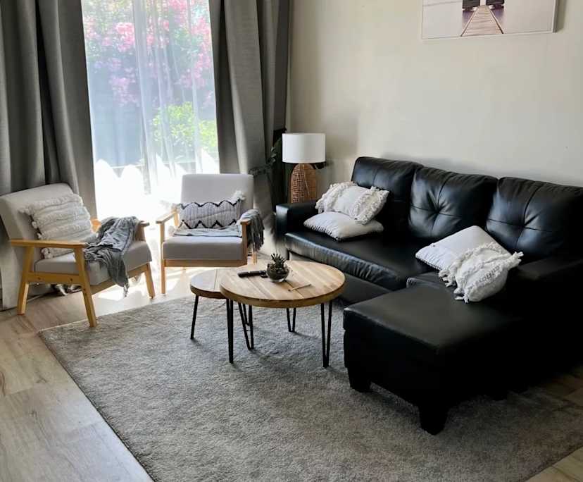 Furnished room in a flatshare