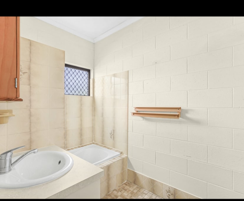 $250, Share-house, 3 bathrooms, Brinsmead QLD 4870