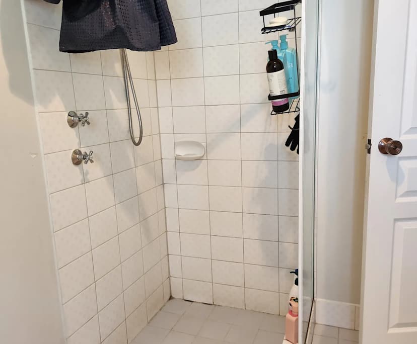 $245, Share-house, 4 bathrooms, Seville Grove WA 6112