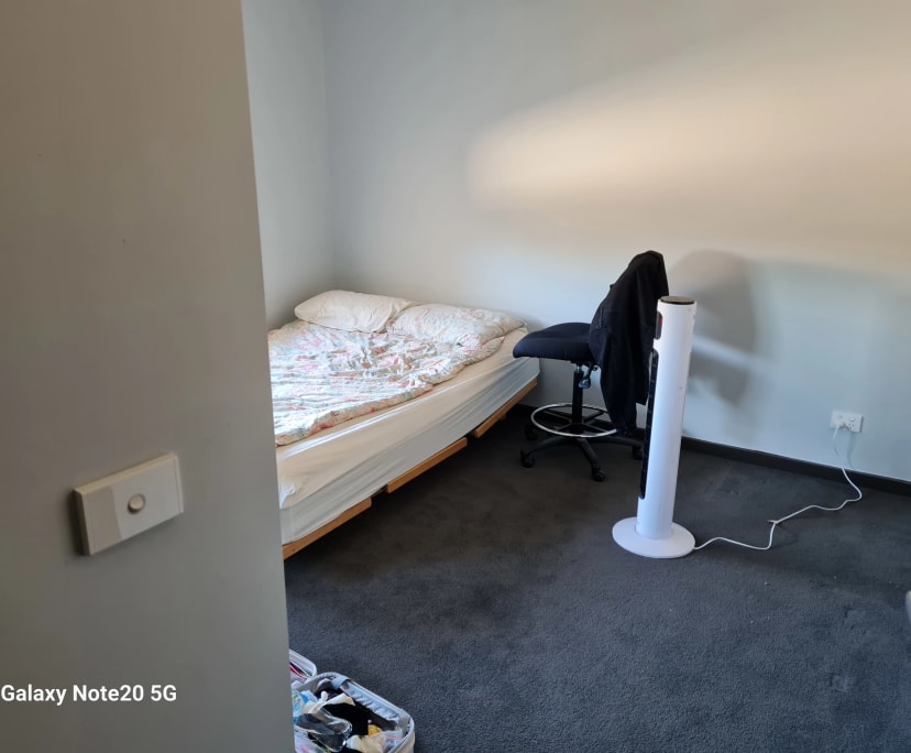 Room in a share house