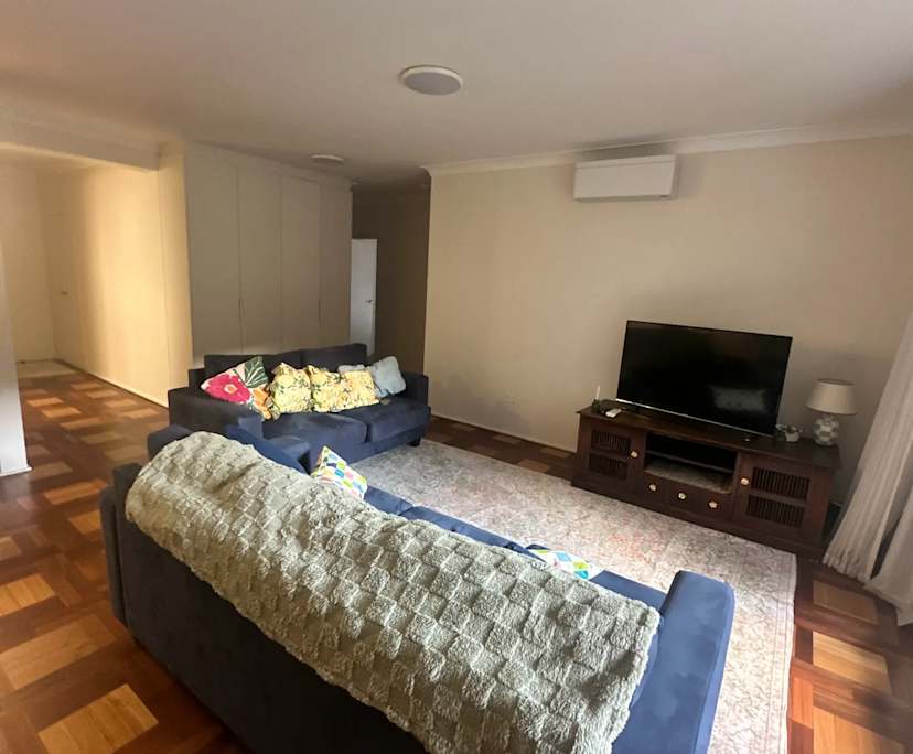 Furnished room with ensuite in a flatshare