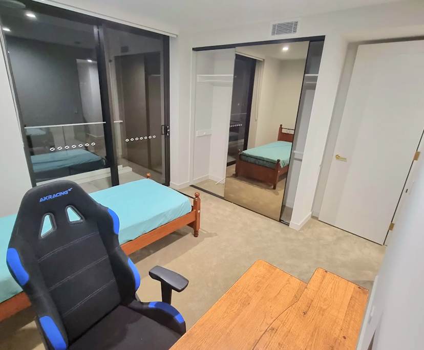 Furnished room in a flatshare