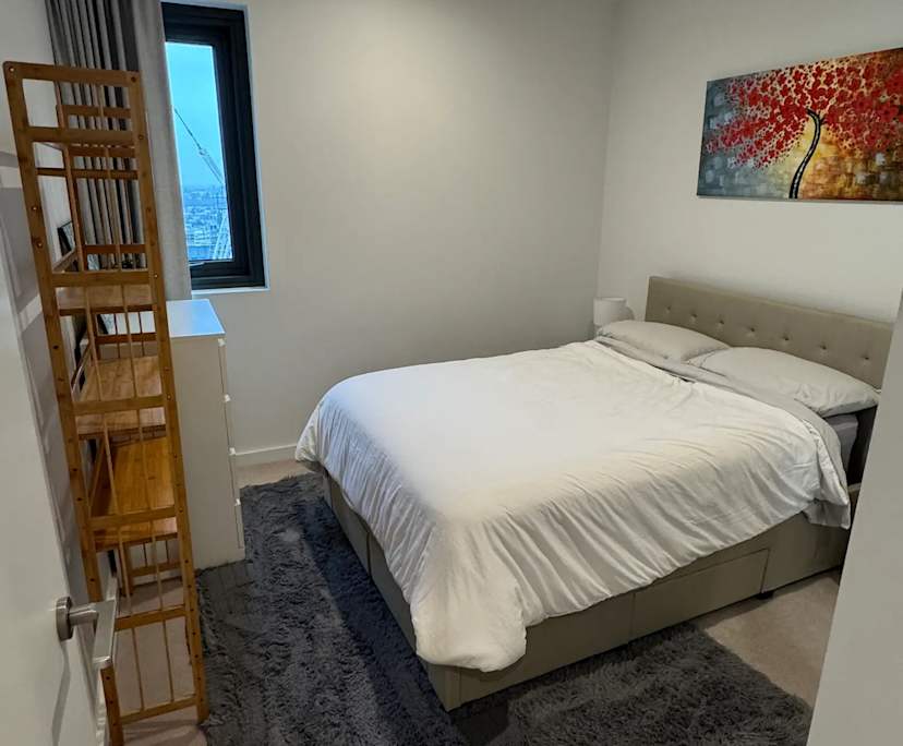 Furnished room in a flatshare