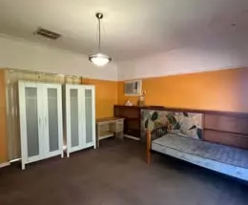 Room in a share house