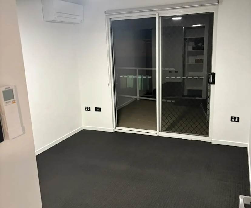 Unfurnished room with own bathroom