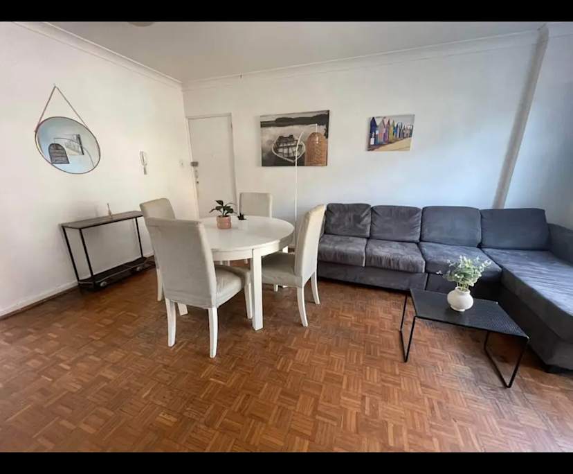 Furnished room in a flatshare