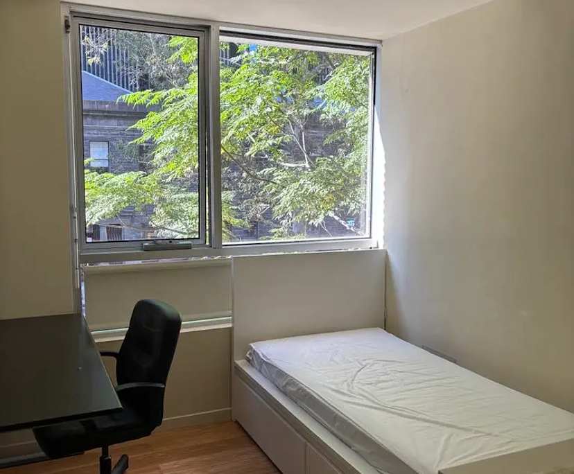 Furnished room in a flatshare