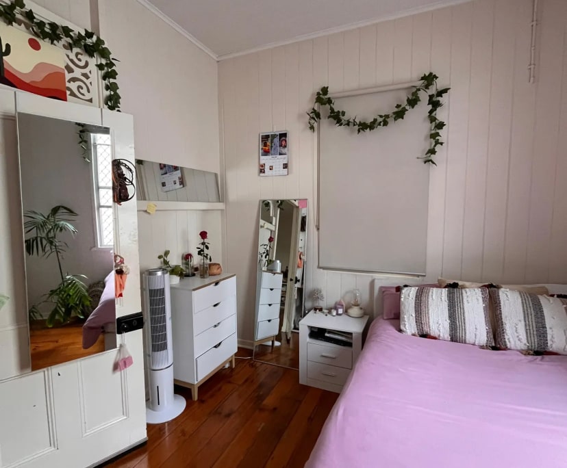 Room in a share house