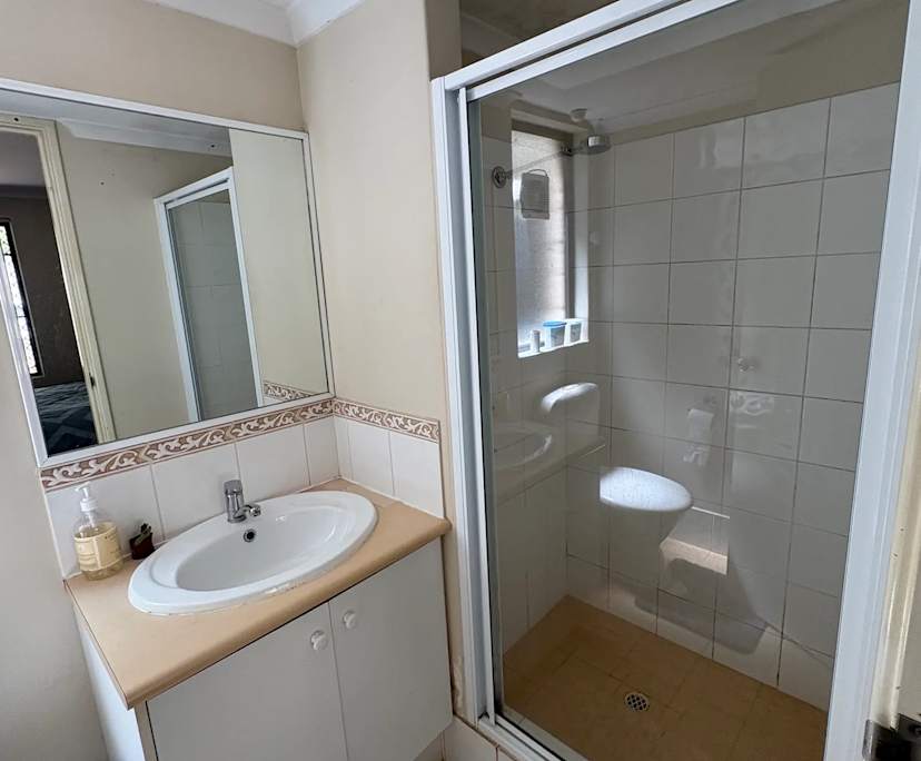$450, Share-house, 5 bathrooms, Saint James WA 6102