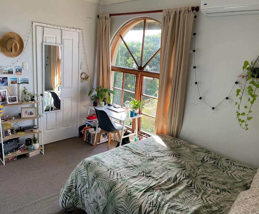 Room in a share house