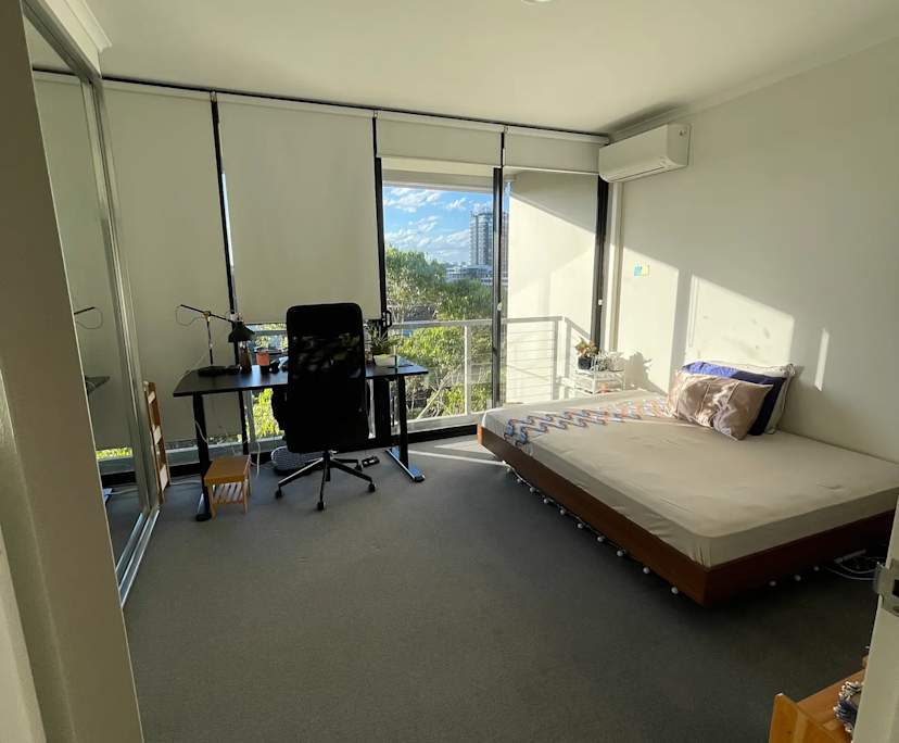 Furnished room with ensuite in a flatshare