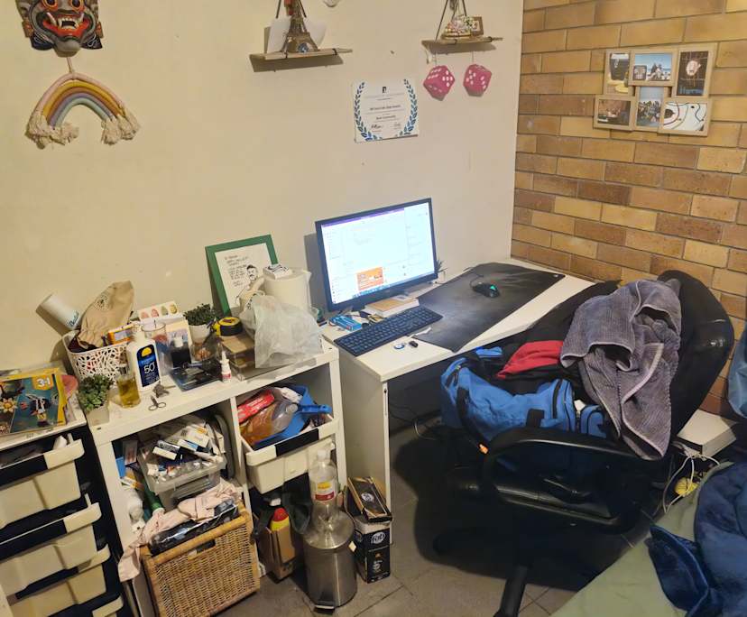 Furnished room in a share house