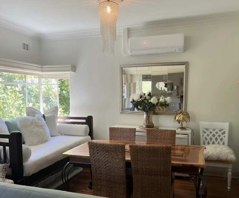 Furnished room in a flatshare