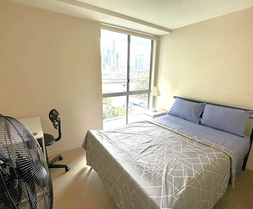 Furnished room in a flatshare