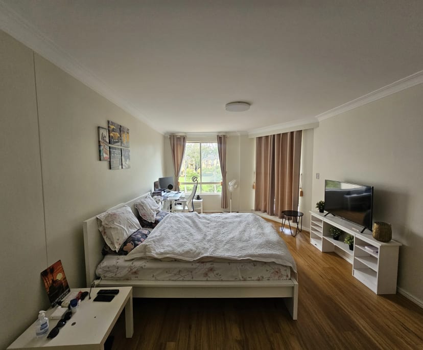 Furnished room with ensuite in a flatshare