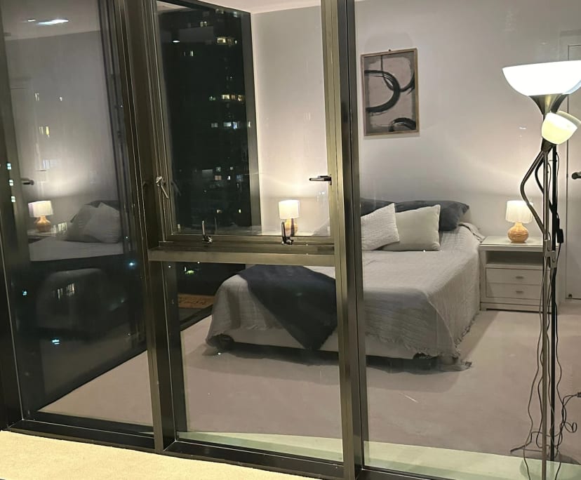 $1,250, Whole-property, 2 bathrooms, Main Beach QLD 4217