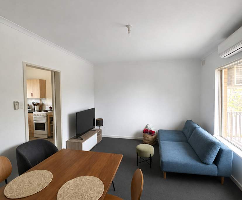 Furnished room in a flatshare