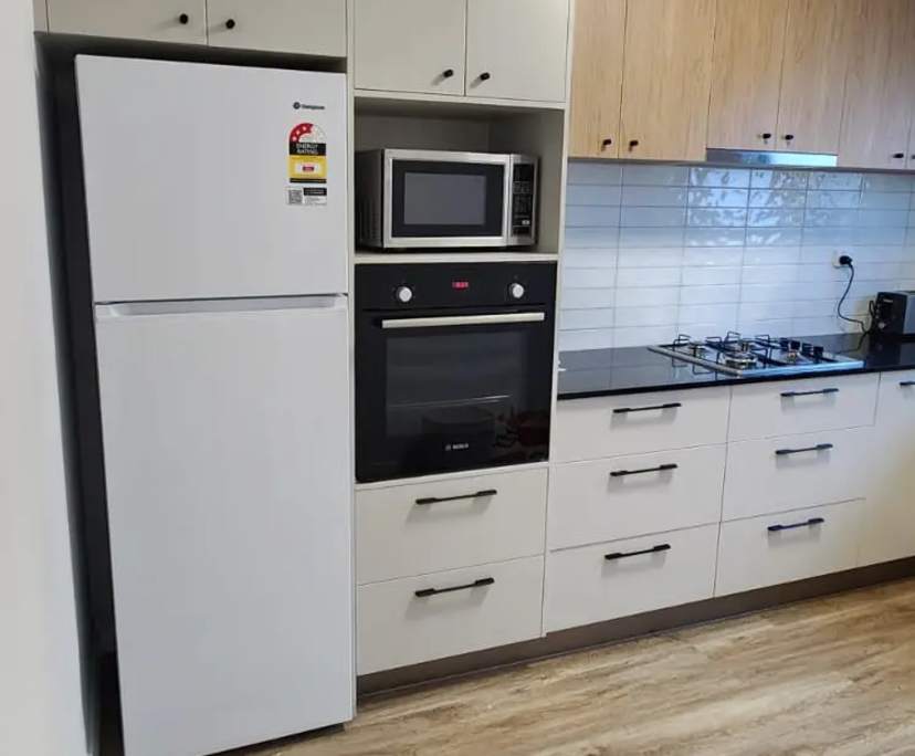 $800, Whole-property, 2 bathrooms, Caulfield South VIC 3162