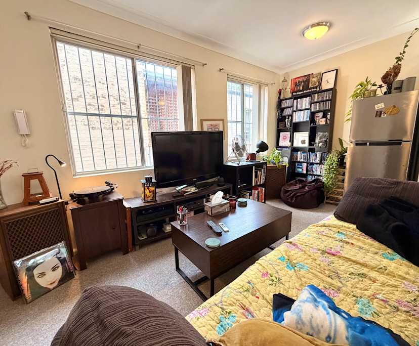 Unfurnished room in a flatshare