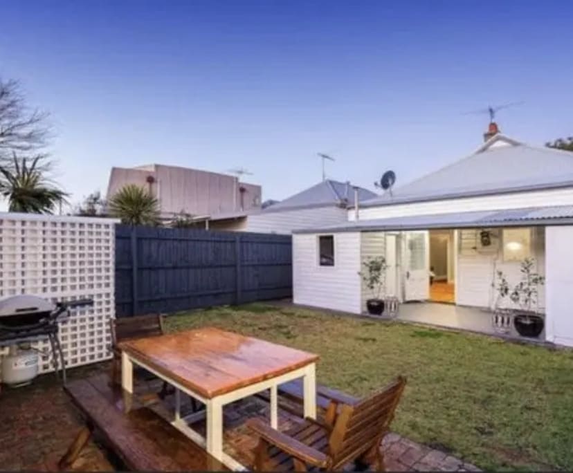 Room for Rent in Kingsville, Melbourne 225, Unfur...