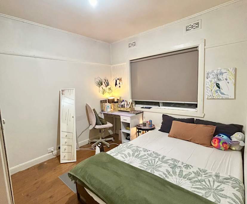 Room in a share house