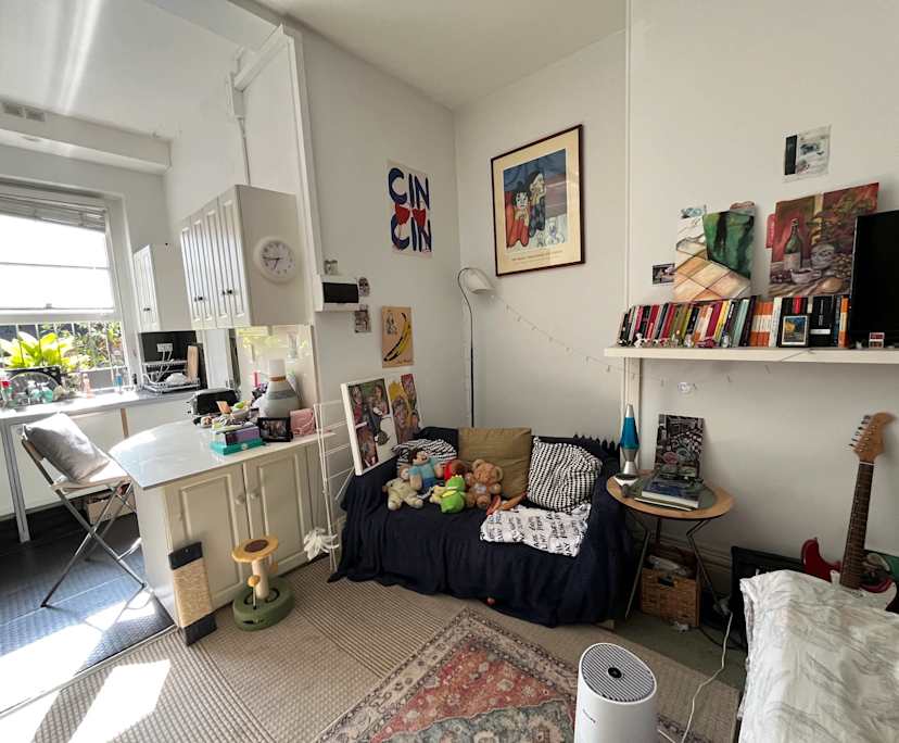 Furnished room studio flat for rent