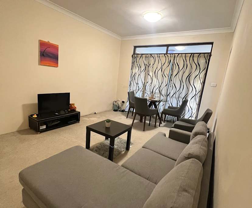 Furnished room in a flatshare