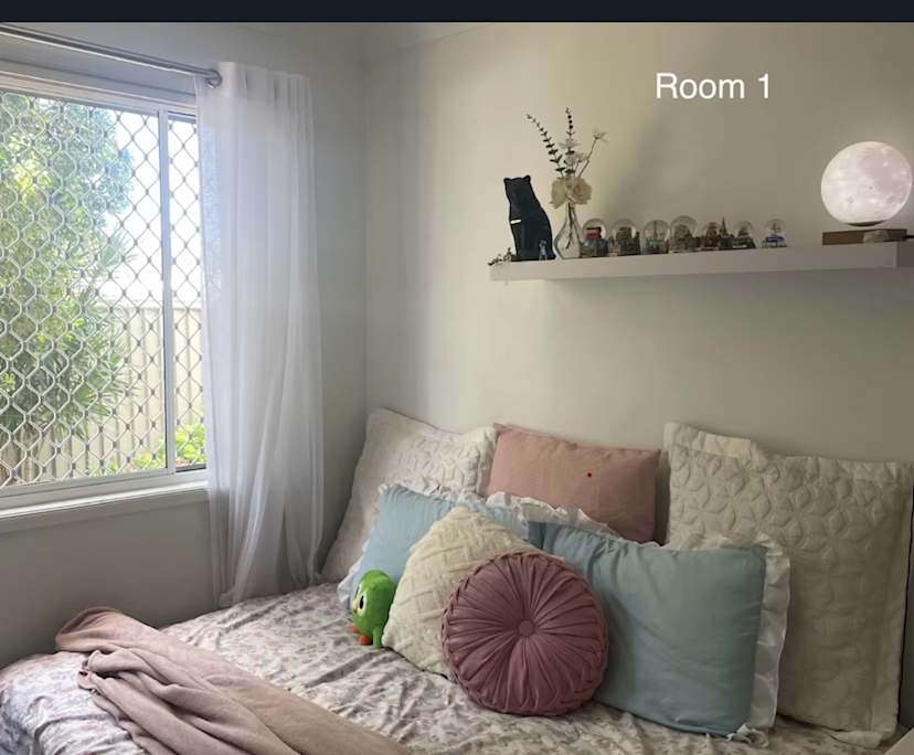 Furnished room in a share house