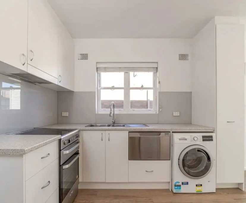 Furnished room in a flatshare