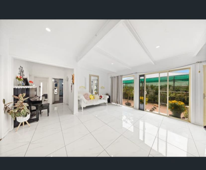 Room in a share house
