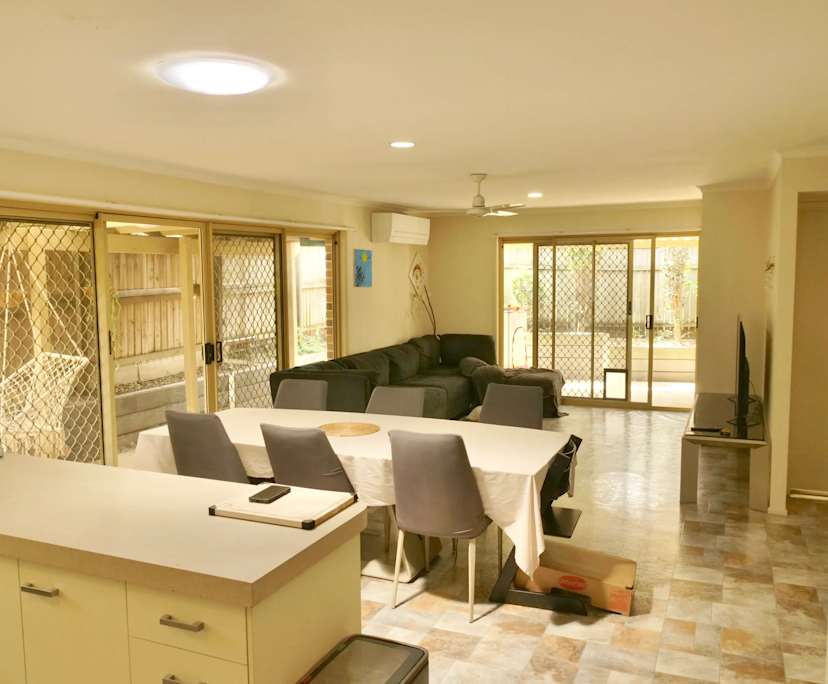 Whole property with 4 rooms for rent