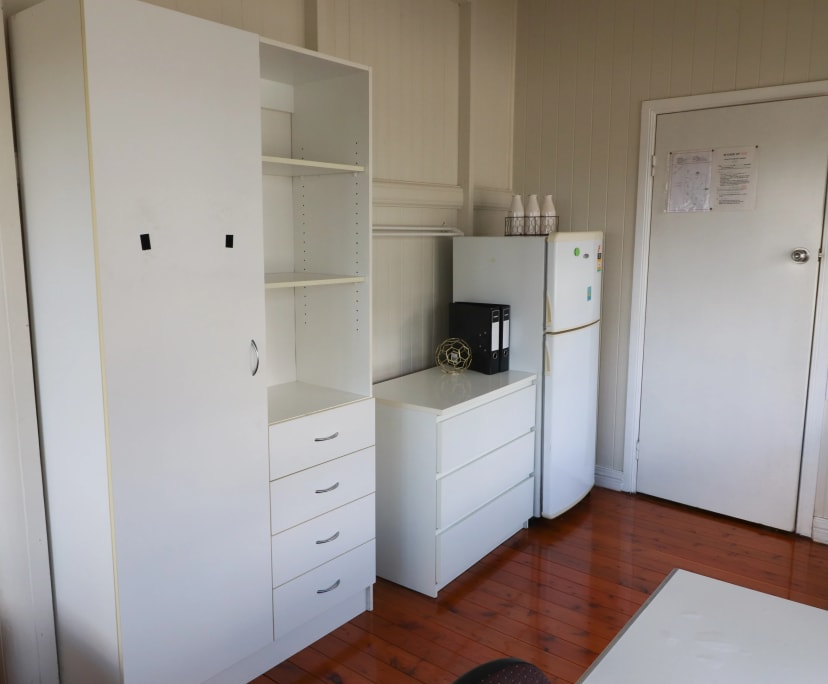 $165, Share-house, 6 bathrooms, Highgate Hill QLD 4101