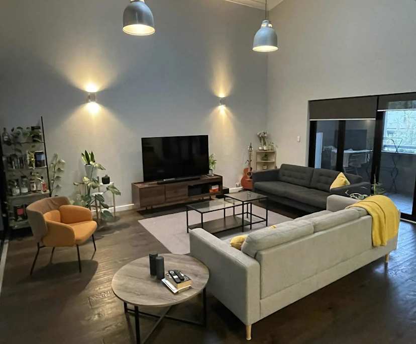 Unfurnished room in a flatshare