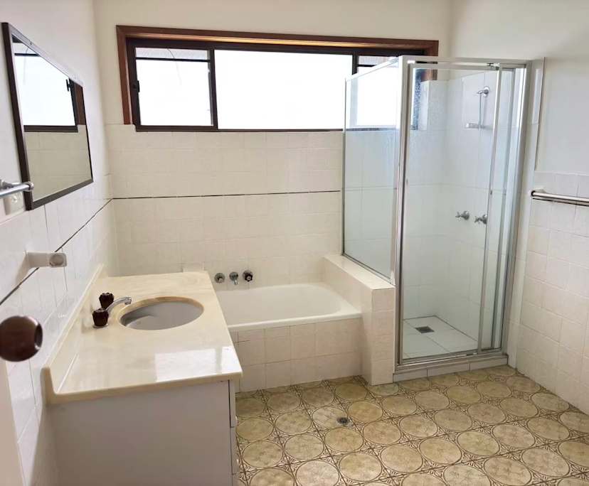 $350, Whole-property, 5 bathrooms, Southport QLD 4215