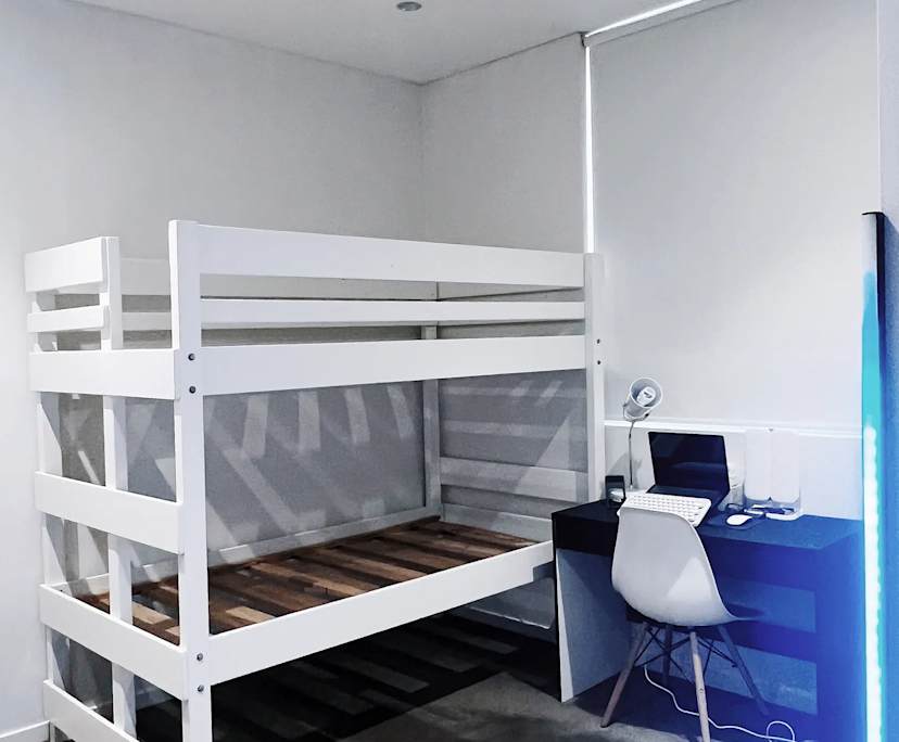 Furnished room in a flatshare