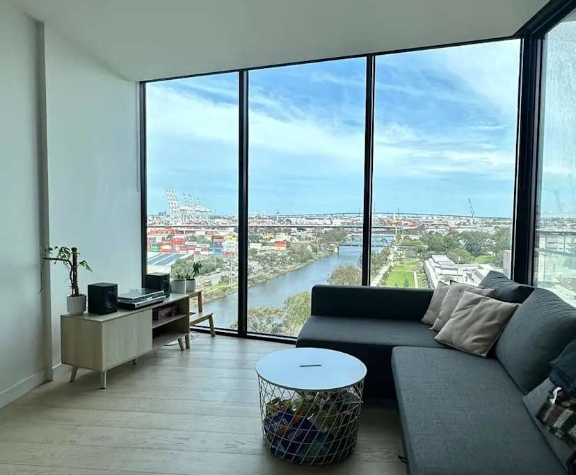 Unfurnished room with own bathroom