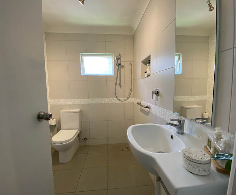 $715, Granny-flat, 1 bathroom, Highgate Hill QLD 4101