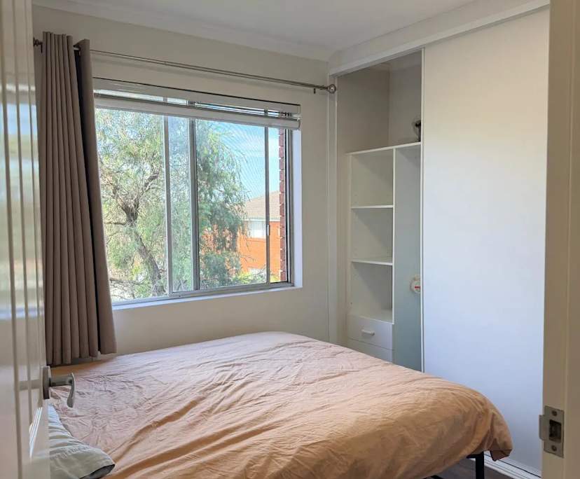 Furnished room in a flatshare