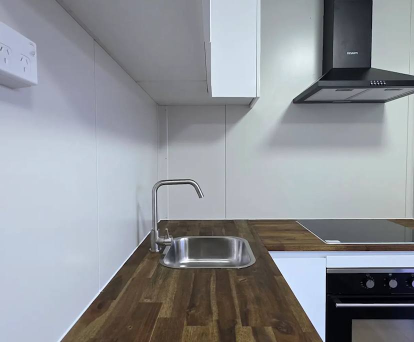 Unfurnished room studio flat for rent