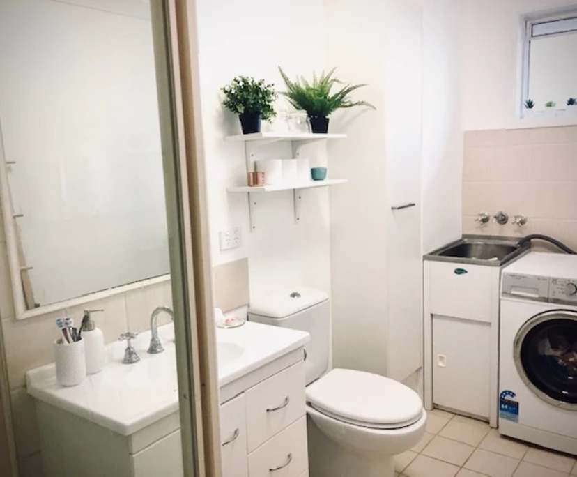 $700, 1-bed, 1 bathroom, Coolangatta QLD 4225
