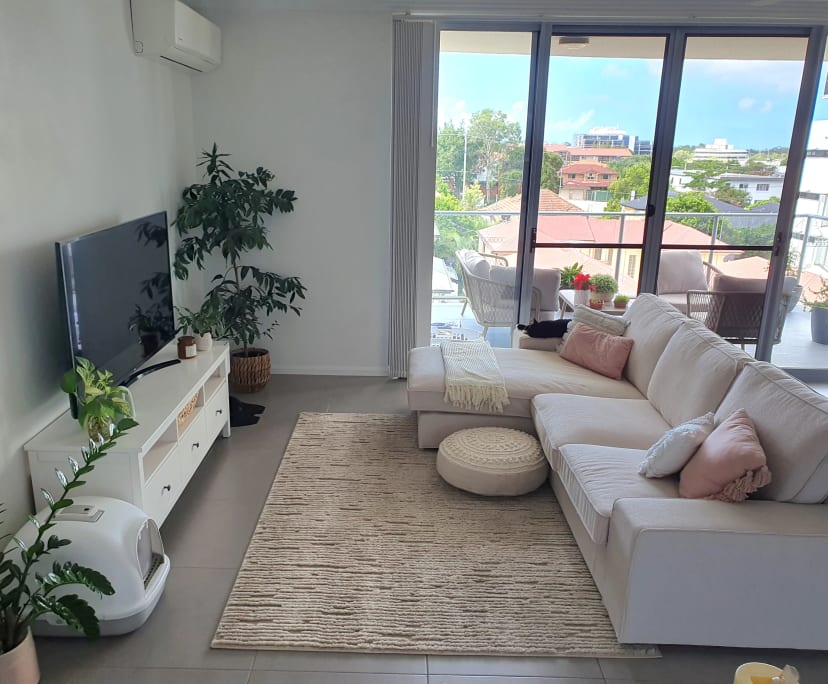 Unfurnished room with own bathroom