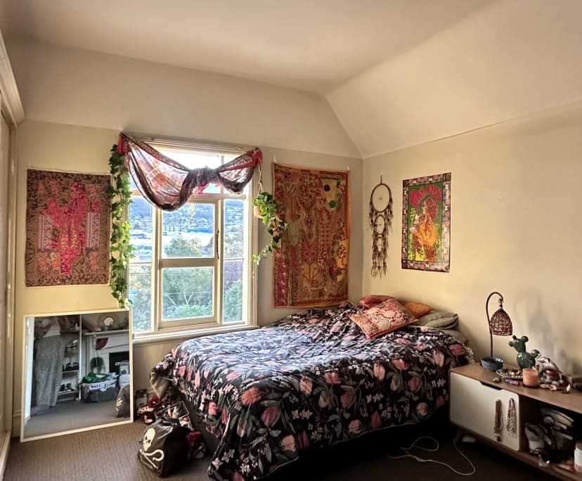 Furnished room in a share house