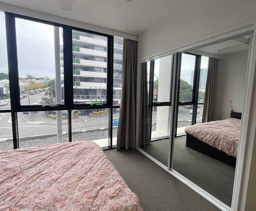 Furnished room with ensuite in a flatshare