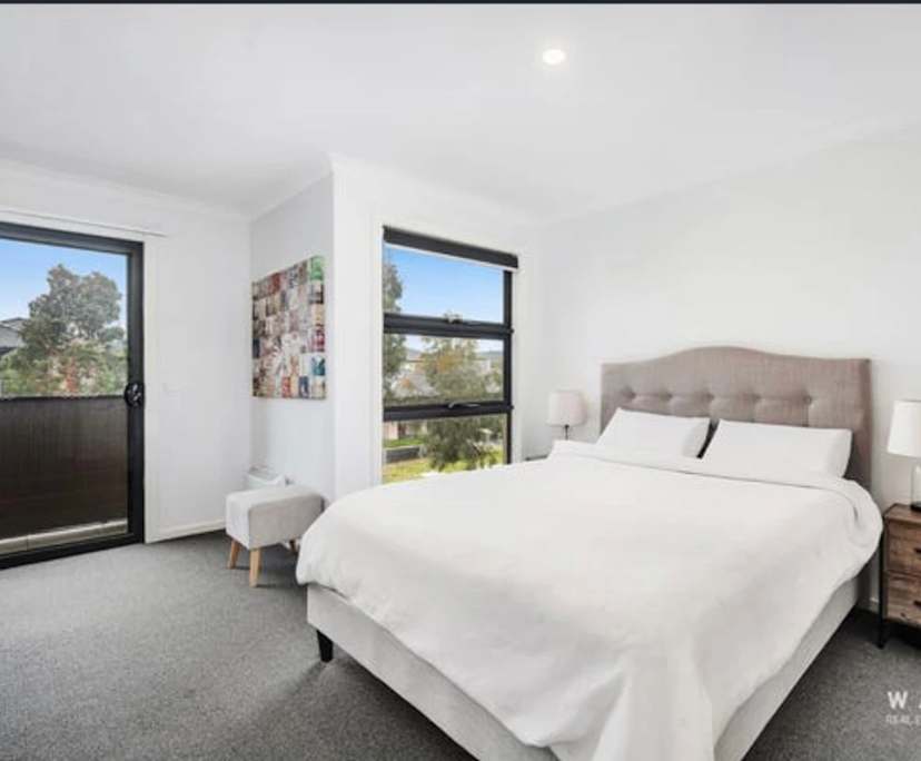 $300, Share-house, 3 bathrooms, Officer VIC 3809