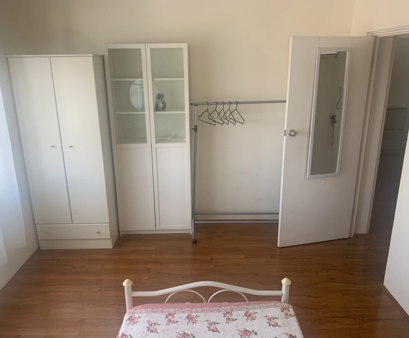 Furnished room in a flatshare